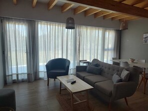 Smart-tv och eldstad