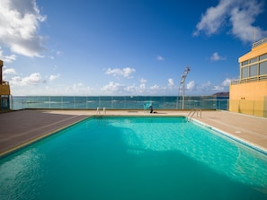 Pool - Beachfront Apartment in Las Canteras With Pool (Las Palmas de Gran Canaria)