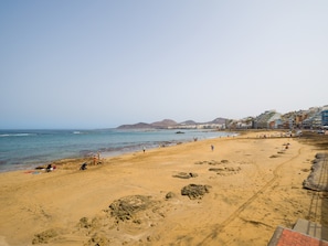 Exterior - Beachfront Apartment in Las Canteras With Pool (Las Palmas de Gran Canaria)