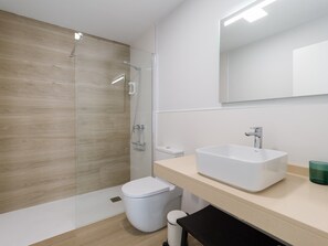 Bathroom | Hair dryer, shampoo - Apartment in Las Palmas Near Las Canteras Beach (Las Palmas de Gran Canaria)
