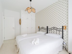 House | 2 bedrooms, iron/ironing board