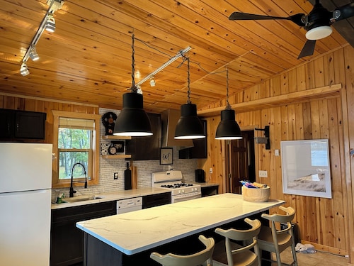 BRIDGE ACCESSIBLE PRIVATE ISLAND CABIN located on the WHITE FISH CHAIN of Lakes