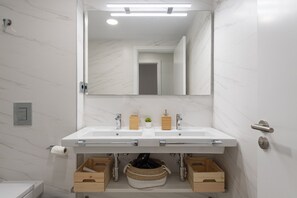 House | Bathroom | Hair dryer - Apartment in Las Palmas by Playa de Las Canteras (Las Palmas de Gran Canaria)