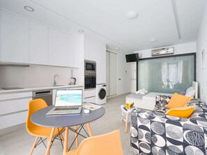 Apartment | Dining - Apartment in Las Palmas Near Playa de Las Canteras (Las Palmas de Gran Canaria)