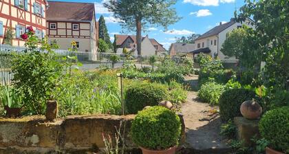 Gemütliche 3-Zimmer-Ferienwohnung im Herzen von Effeltrich.