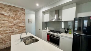Microwave, oven, dishwasher, dining tables - Georgette Retreat – Coastal Comfort in the Heart of Busselton (Busselton)