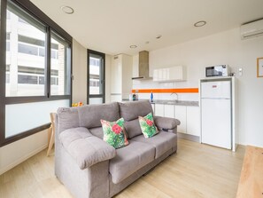 Apartment | Living room - Flat Near Beach, Perfect for Digital Nomads (Las Palmas de Gran Canaria)