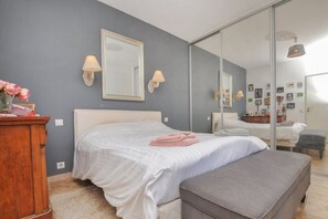 3 chambres, fer et planche à repasser, Wi-Fi, draps fournis