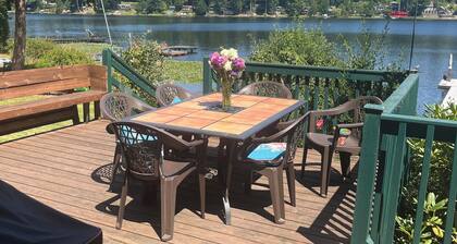 Charming 1 bedroom cabin on Lake Bosworth. Close to historic downtown Snohomish
