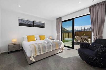 Luxury Away - Remarkable Retreat-Free Parking-BBQ