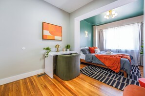 3 عدّة غرف نوم ومكتب ومكواة/لوح كي وسرير سفر