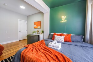 3 chambres, bureau, fer et planche à repasser, lit parapluie