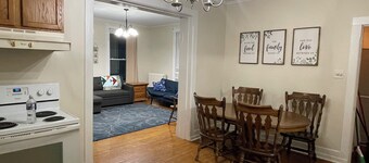 Charming 3-bedroom apartment with WiFi, AC in welcoming Historic Nauvoo.