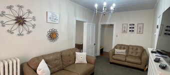 Charming 3-bedroom apartment with WiFi, AC in welcoming Historic Nauvoo.
