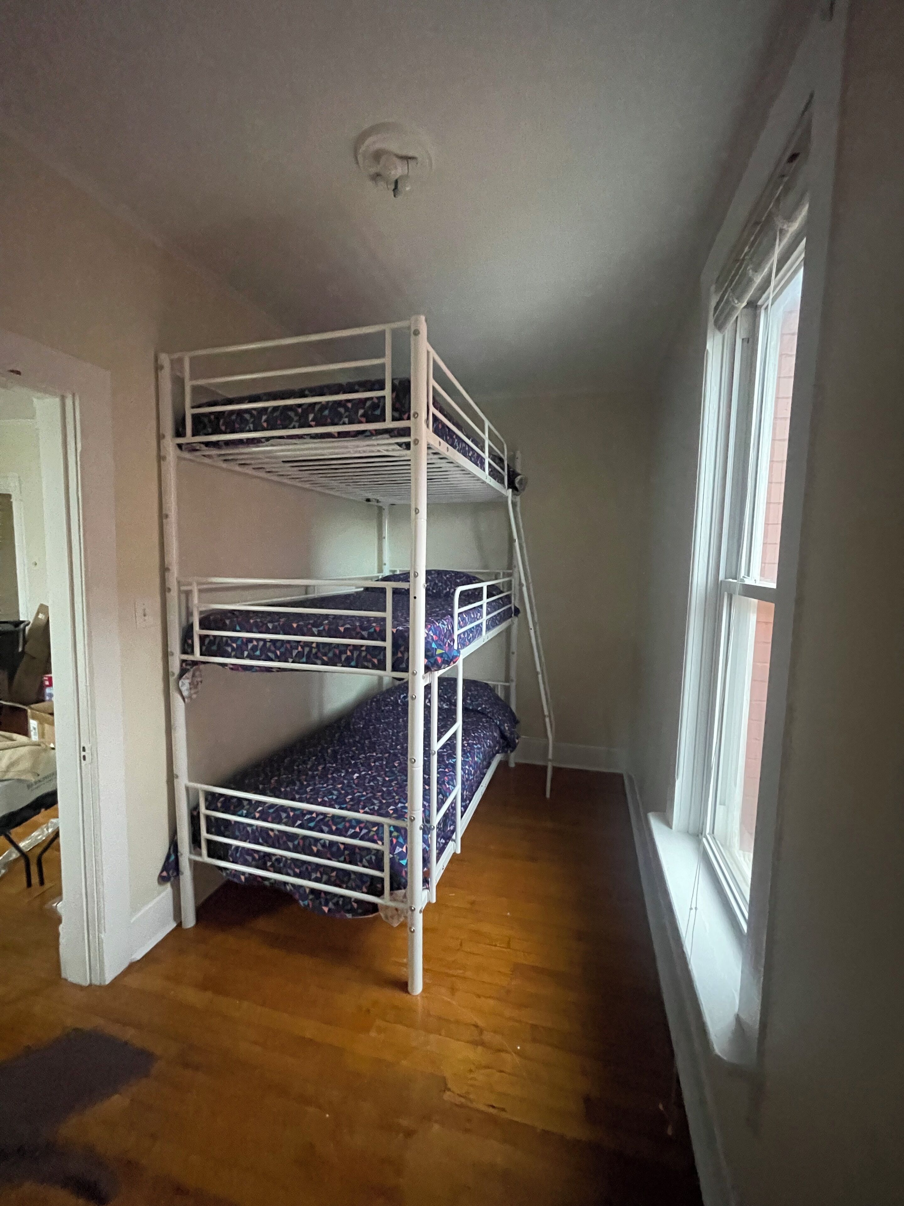 3 chambres, fer et planche à repasser, Wi-Fi, draps fournis