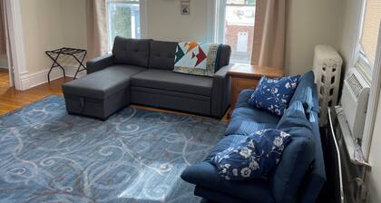 Charming 3-bedroom apartment with WiFi, AC in welcoming Historic Nauvoo.