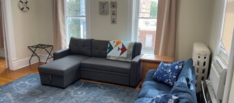 Charming 3-bedroom apartment with WiFi, AC in welcoming Historic Nauvoo.