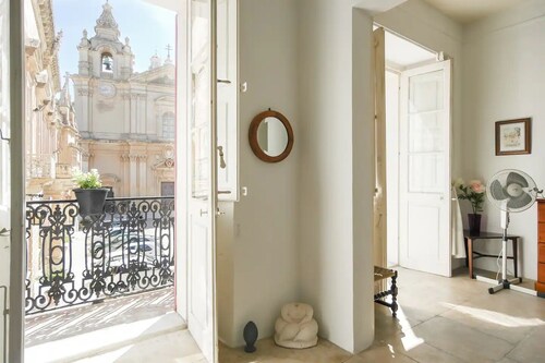 Mdina Main Square Duplex in City walls•Unique Balcony with Cathedral &City Views