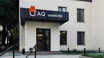 Iron/ironing board, free WiFi