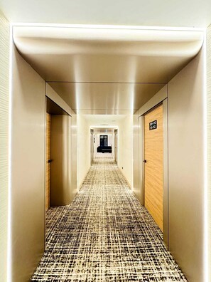 Bàn ủi/dụng cụ ủi quần áo, truy cập Internet không dây miễn phí