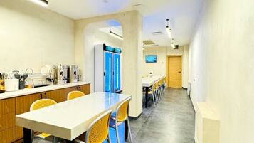 Bügeleisen/Bügelbrett, kostenloses WLAN