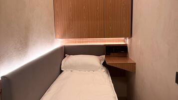 Economy Single Room | Iron/ironing board, free WiFi