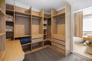 Desk, iron/ironing board, travel cot, WiFi
