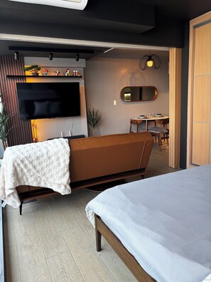 Iron/ironing board, WiFi, bed sheets
