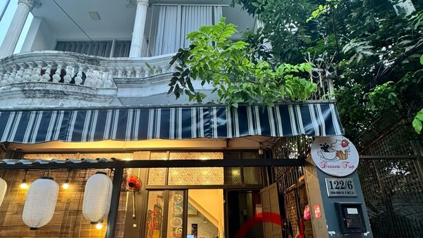 A traditional building with a balcony, a signboard, and a bicycle parked outside. - B Homeaway Bui Vien (Ho Chi Minh City)