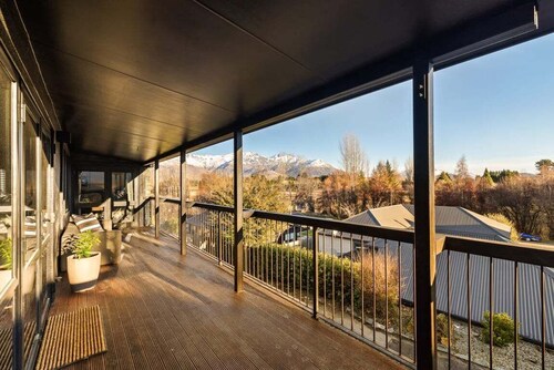 Luxury Away - Arrow Lodge-Hot Tub-Free Parking-BBQ