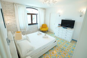 6 quartos, Wi-Fi de cortesia, roupa de cama