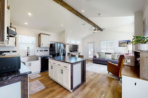 2 Br 1ba Private Farmhouse