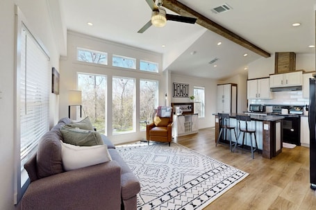 TV. 2 Br 1ba Private Farmhouse