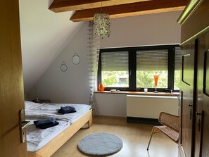 3 chambres, fer et planche à repasser