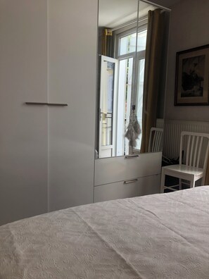 2 slaapkamers, een strijkplank/strijkijzer, gratis wifi, beddengoed