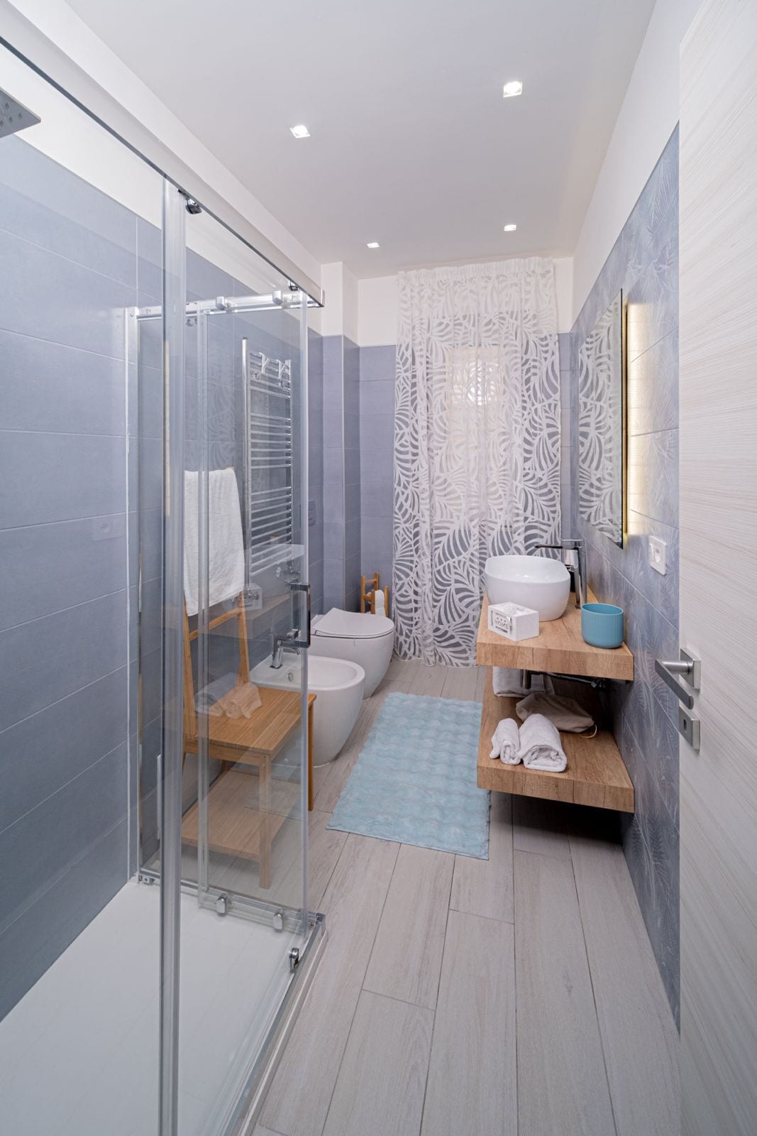Tripla Standard | Bagno | Asciugacapelli, asciugamani, sapone, carta igienica