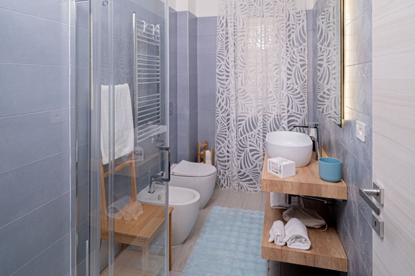 Standard Triple Room | Bathroom | Hair dryer, bidet, towels, soap