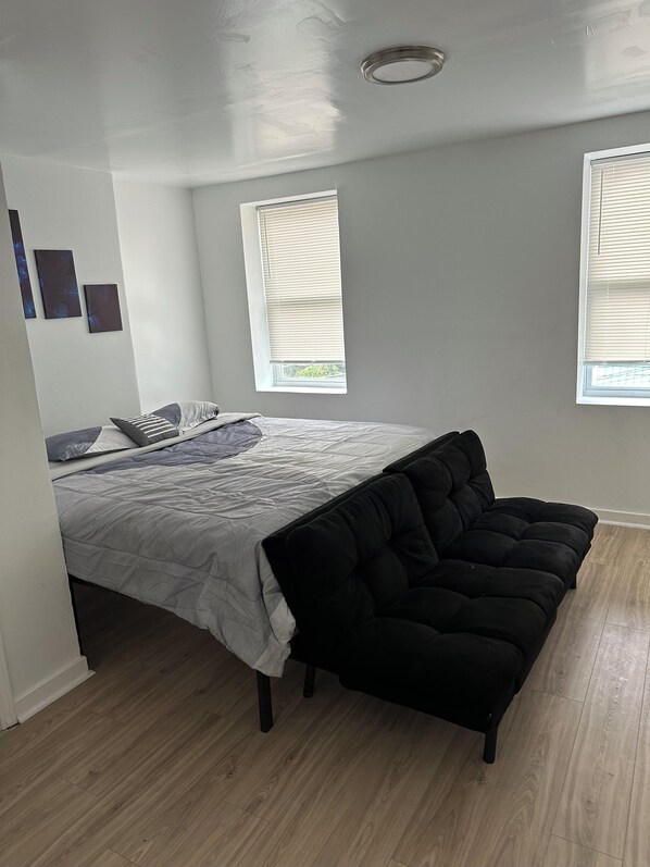 4 bedrooms, iron/ironing board, WiFi