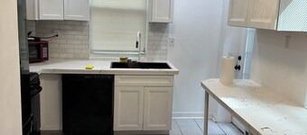 Charming 4-bedroom house with WiFi and AC in Pittsburgh