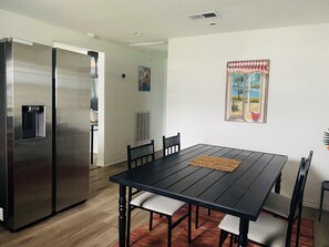 Dining - 3-bedroom house. Close to Ferry.Near Galveston.Short Drive to Beach (Bolivar Peninsula)