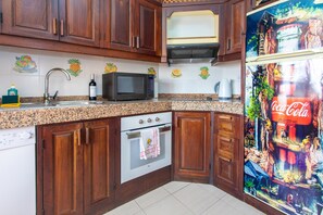 Private kitchen - Holiday Home in Bahia Feliz by the Sea (San Bartolomé de Tirajana)