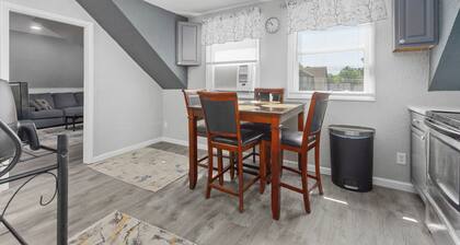 Charming 1-bedroom Hideout in Belleville with WiFi, AC