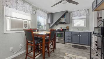 Micro-ondes, four, plaque de cuisson