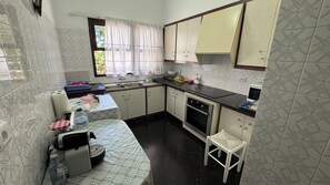 Micro-ondes, four, plaque de cuisson, lave-vaisselle