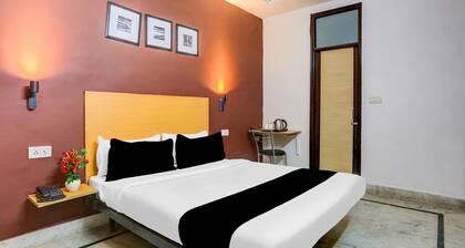 Hotel O East Punjabi Bagh Near Metro Station