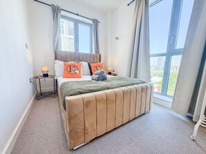 3 bedrooms, desk, iron/ironing board, free WiFi