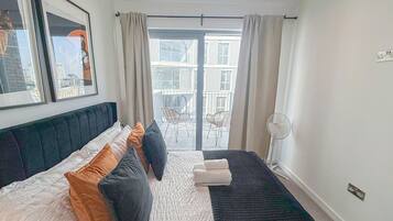 3 bedrooms, desk, iron/ironing board, free WiFi