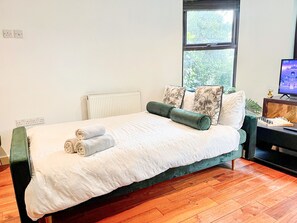 4 habitaciones, escritorio, tabla de planchar con plancha y wifi gratis