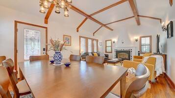 House, Multiple Beds, Patio, Garden View (Belmont Shore Cottage) | Dining
