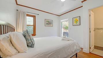House, Multiple Beds, Patio, Garden View (Belmont Shore Cottage)
